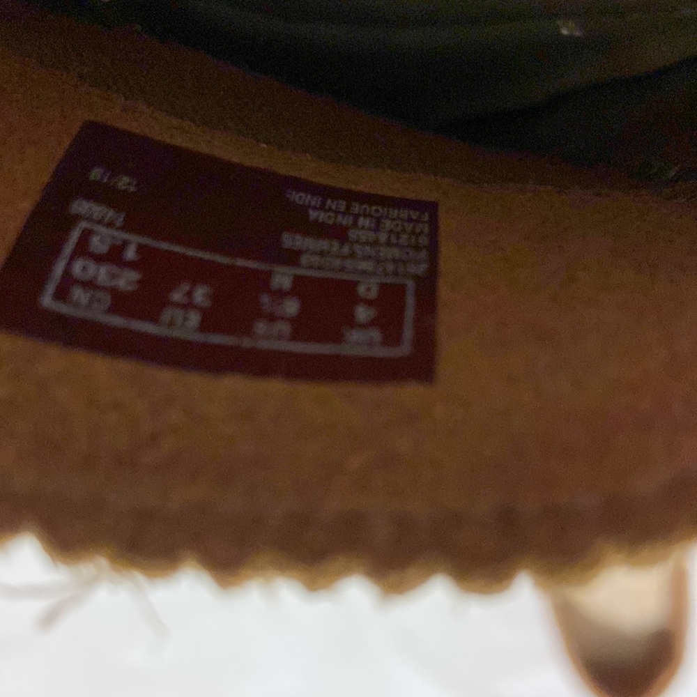 Clarks - Picture 3 of 3